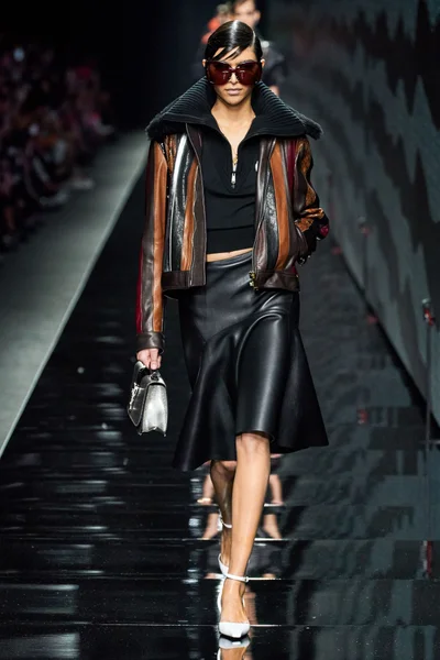 Look 54